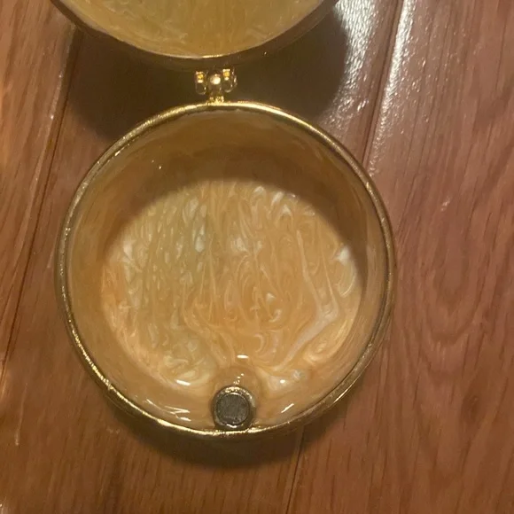 Green and Gold Decorative Trinket Box for keepsakes - Picture 5 of 10